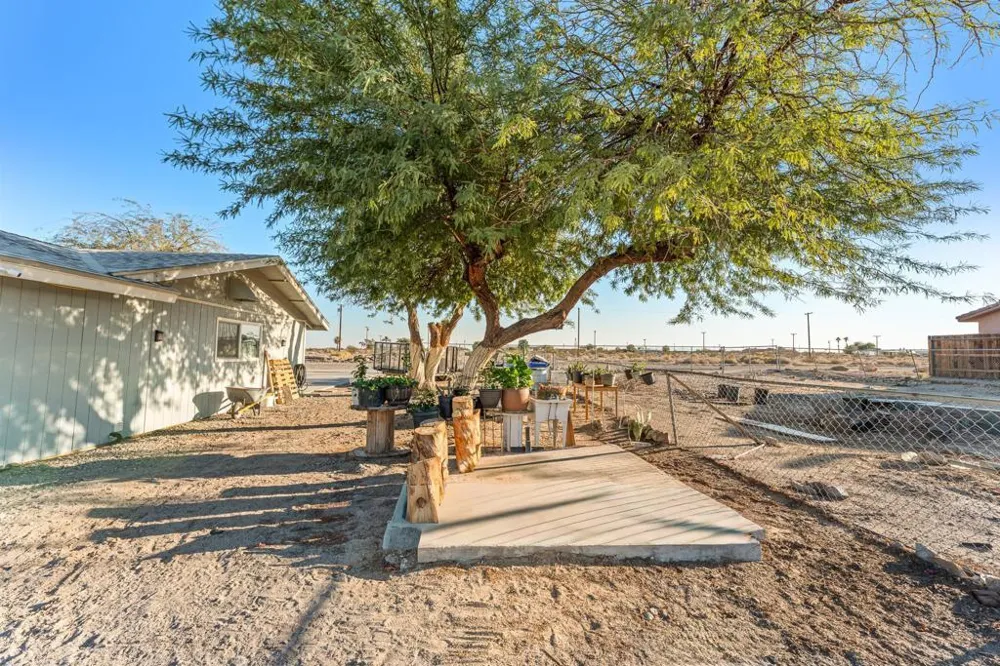 2497 Shore Isle Avenue Thermal, CA 92274