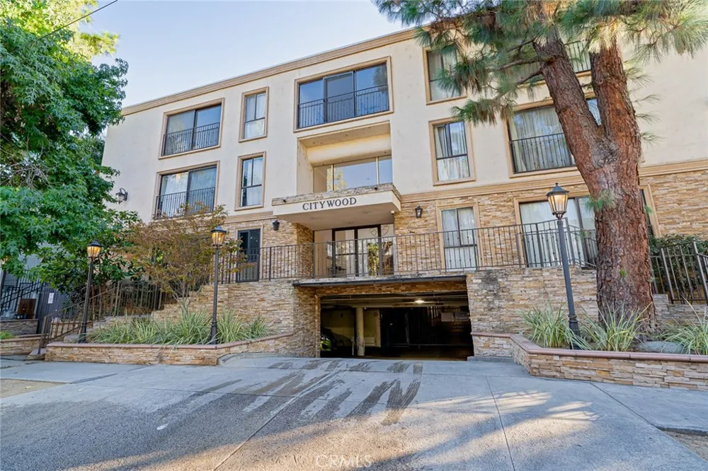 15344 Weddington Sherman Oaks, CA 91411