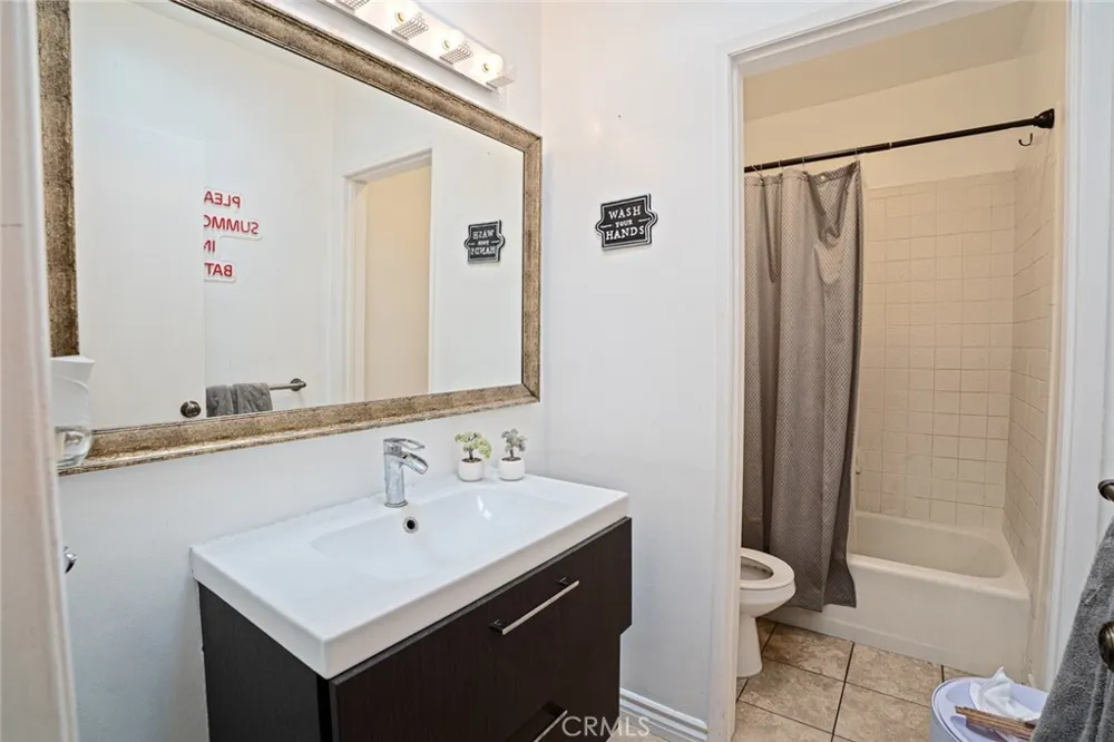 15344 Weddington Sherman Oaks, CA 91411