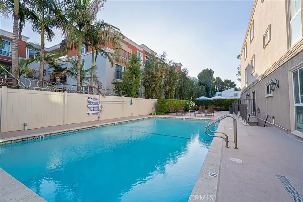 15344 Weddington Sherman Oaks, CA 91411