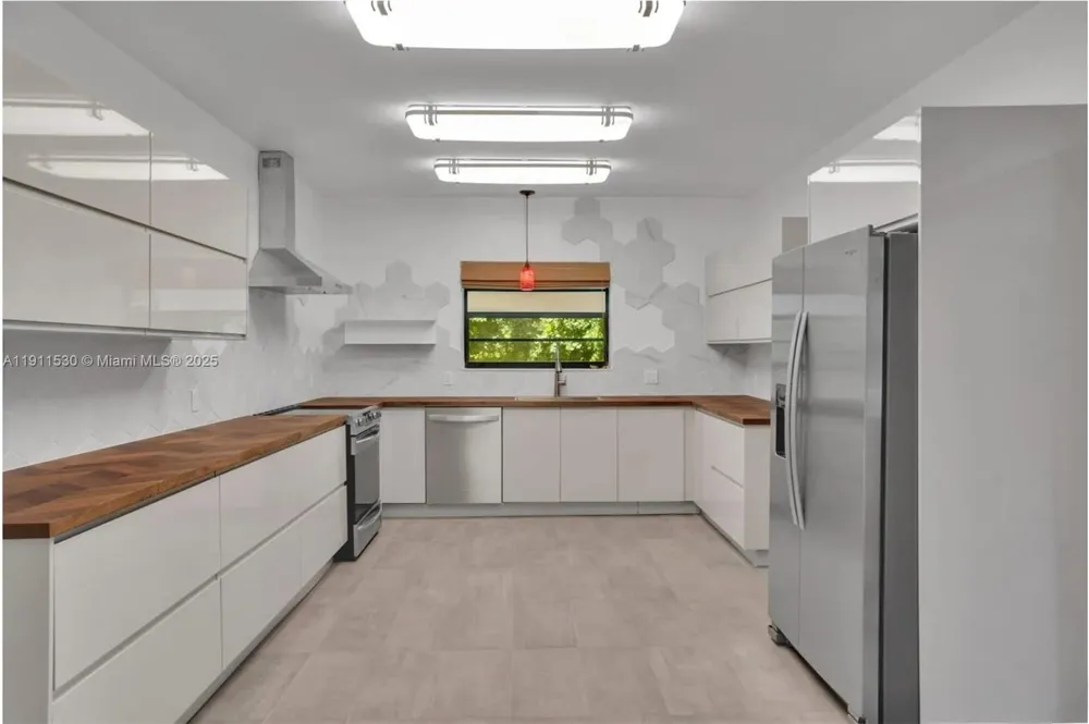 118 E 3rd Ct Miami Beach, FL 33139