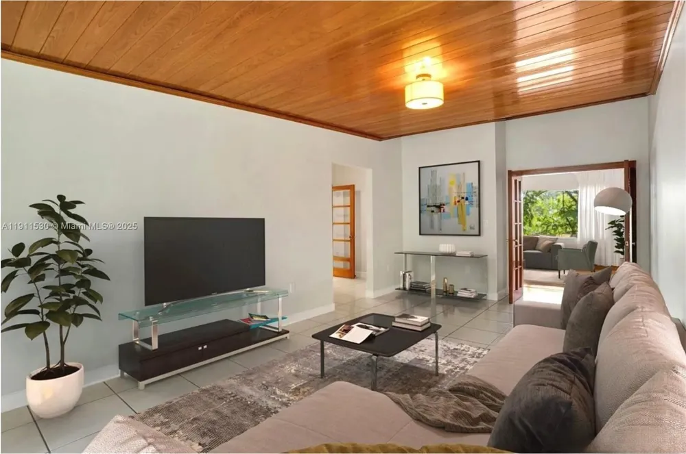 118 E 3rd Ct Miami Beach, FL 33139