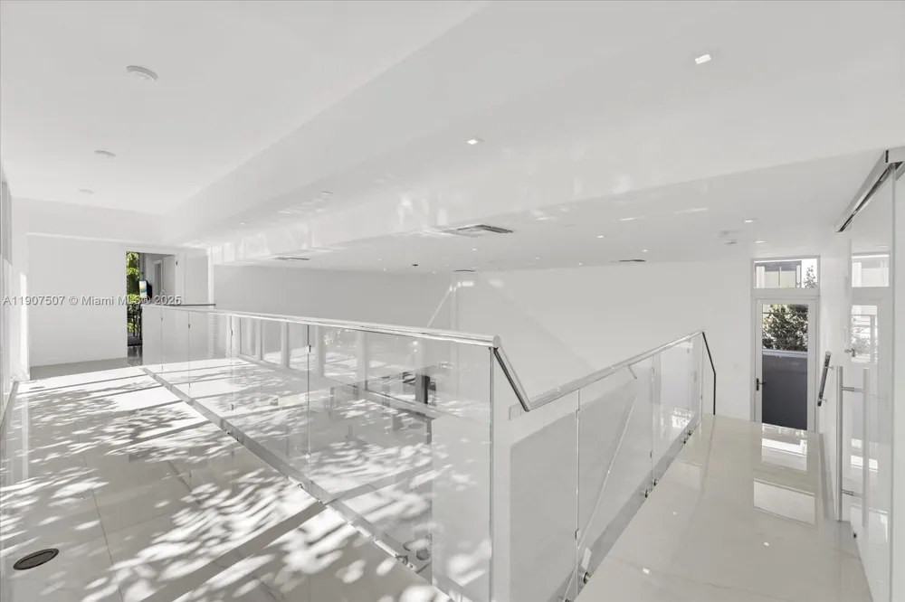 7830 Atlantic Way Miami Beach, FL 33141