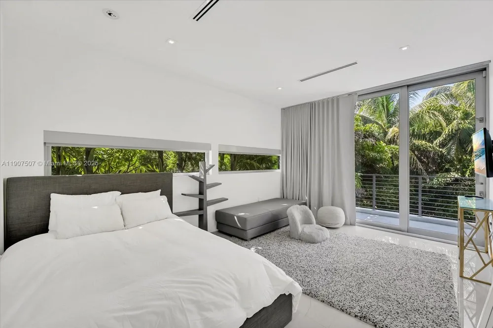 7830 Atlantic Way Miami Beach, FL 33141