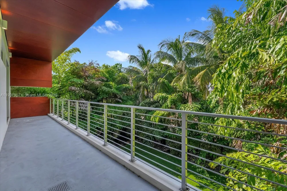 7830 Atlantic Way Miami Beach, FL 33141