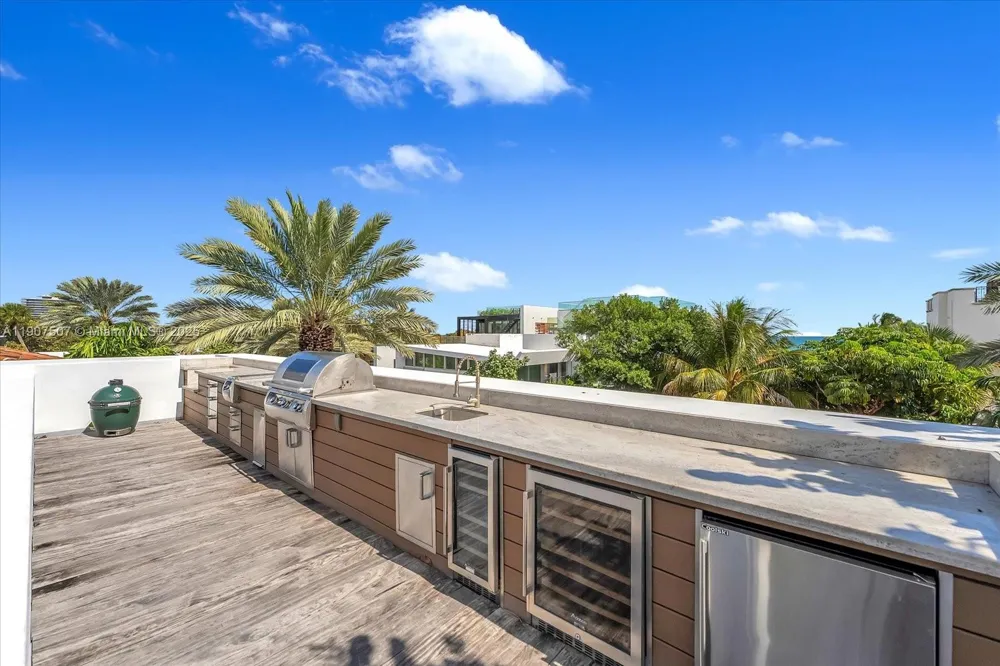 7830 Atlantic Way Miami Beach, FL 33141