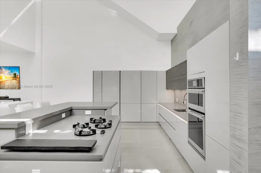 7830 Atlantic Way Miami Beach, FL 33141