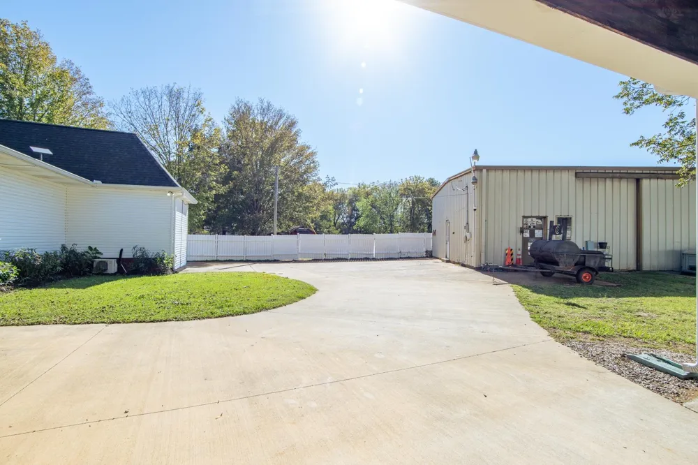 635 PATTERSON RD Savannah, TN 38372