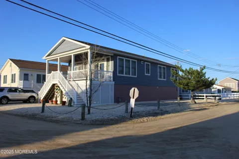 128 W Osprey Way