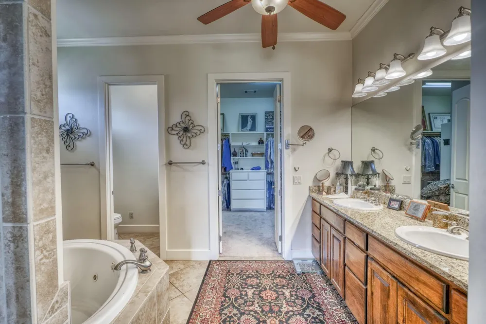1105 Hi Fault Horseshoe Bay, TX 78657