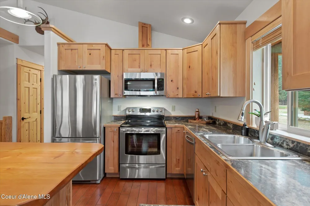 70 S Granite Bay Road Nordman, ID 83848