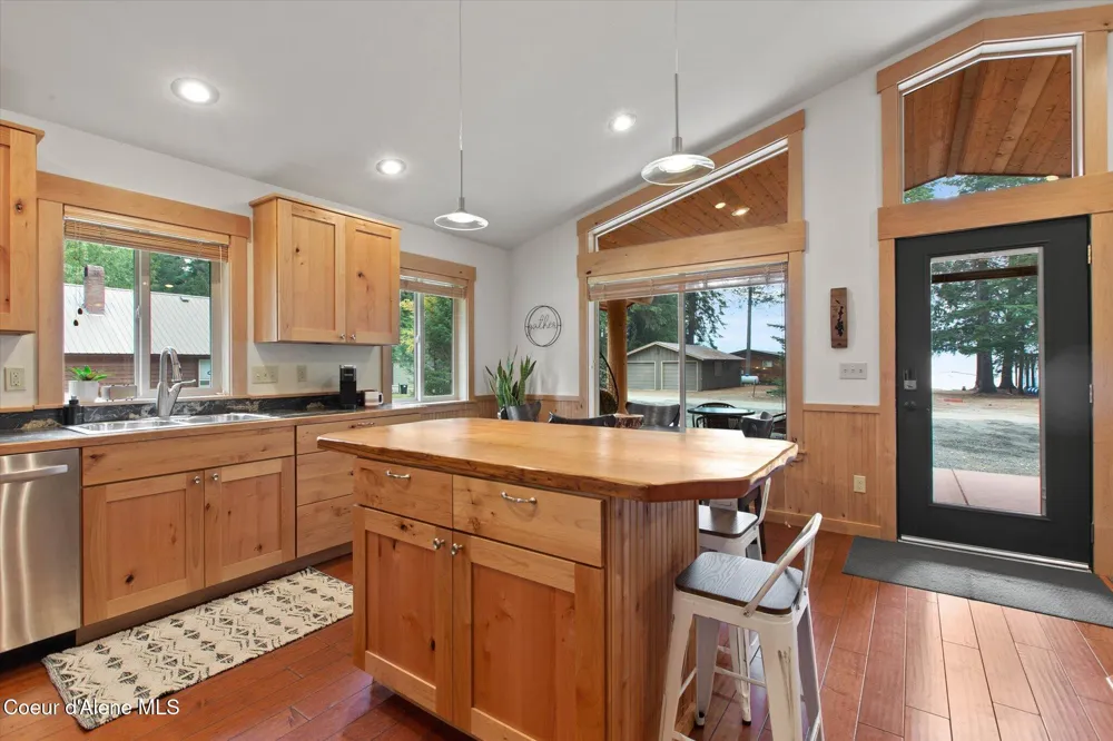 70 S Granite Bay Road Nordman, ID 83848