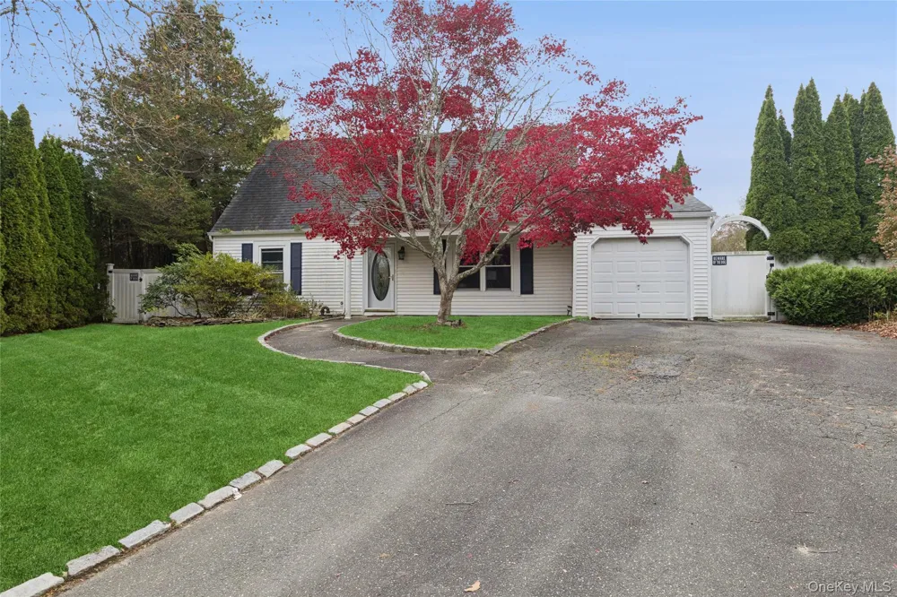 3 Meadowgrass Lane Southampton, NY 11968