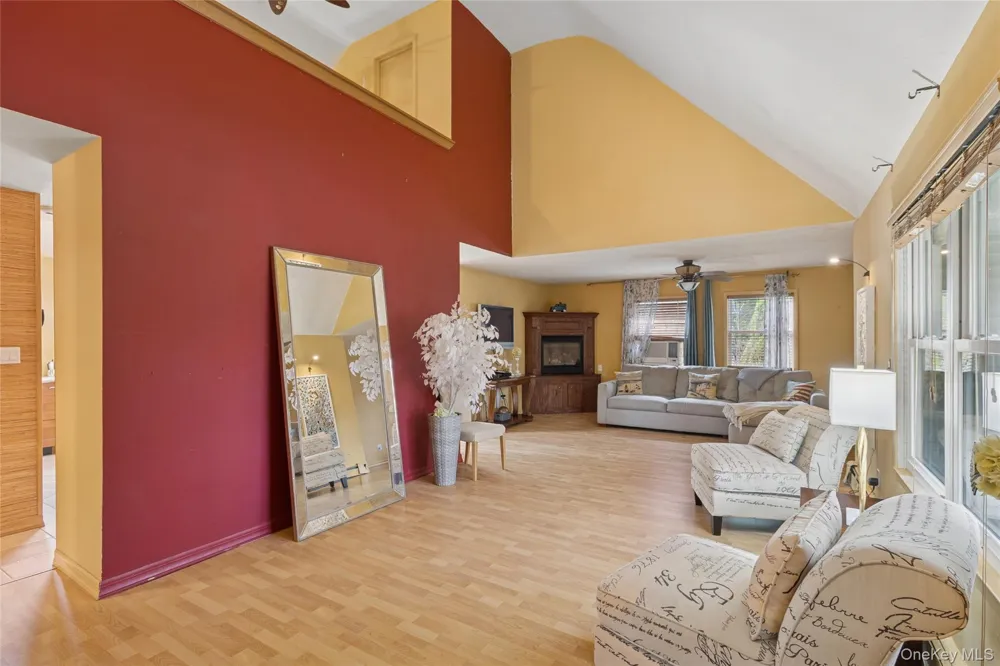 3 Meadowgrass Lane Southampton, NY 11968