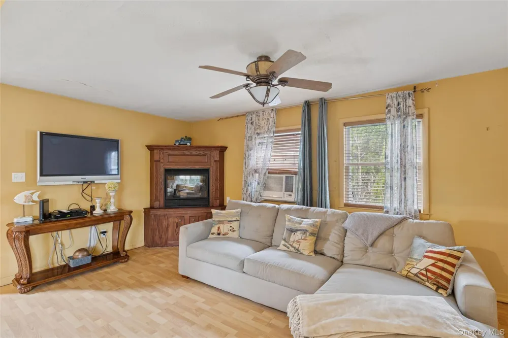 3 Meadowgrass Lane Southampton, NY 11968