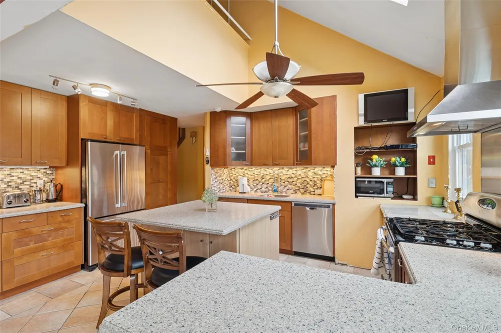 3 Meadowgrass Lane Southampton, NY 11968