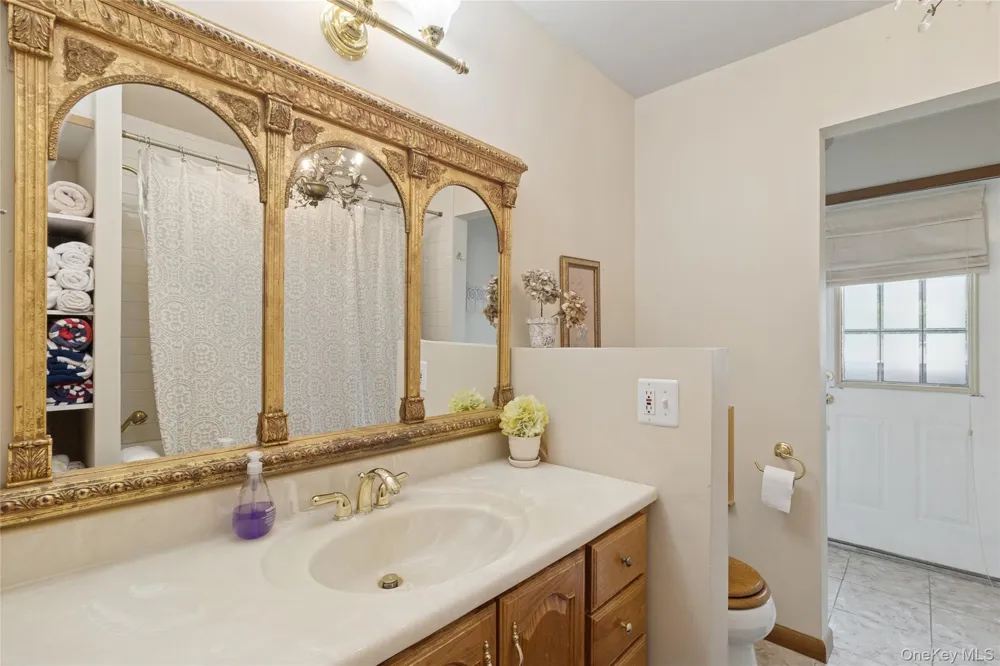 3 Meadowgrass Lane Southampton, NY 11968