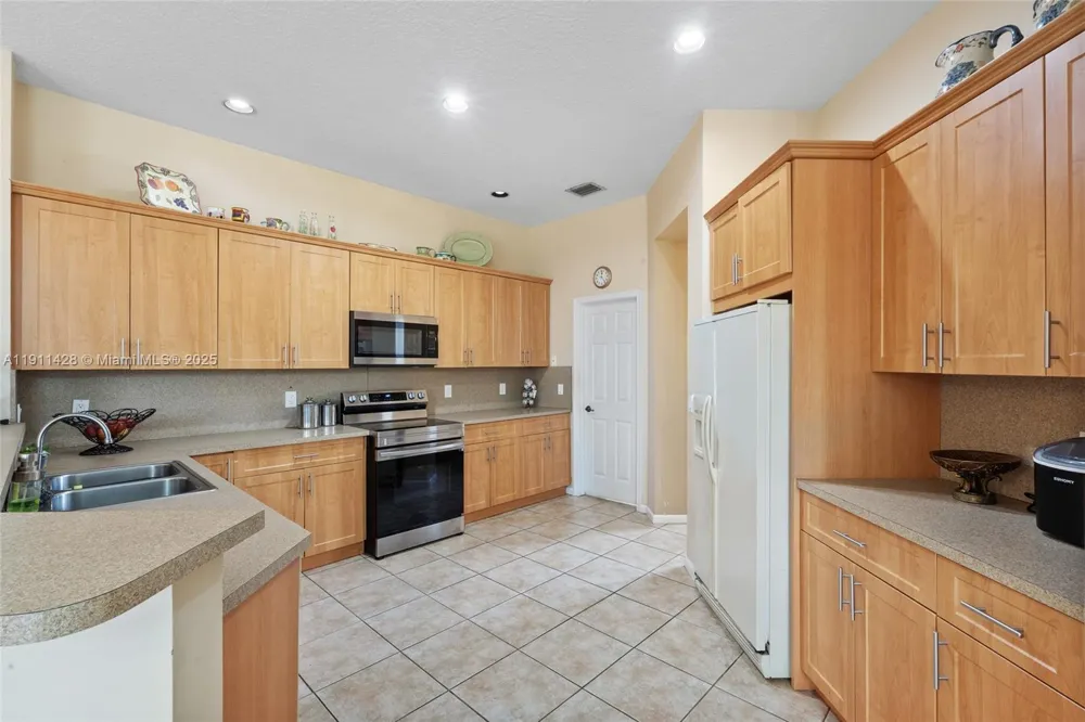 13875 SW 41st St Davie, FL 33330