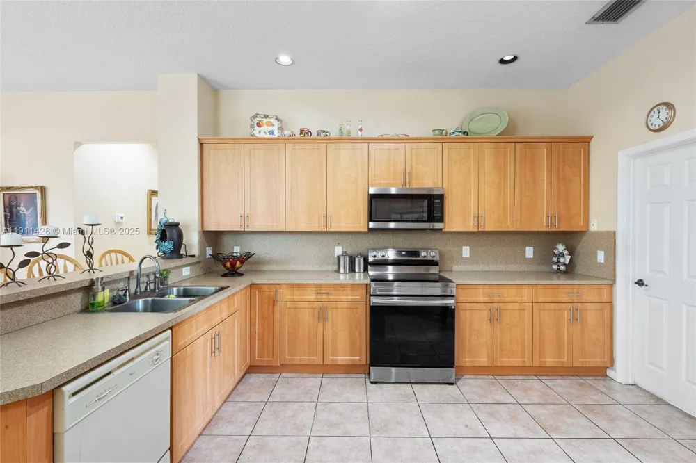 13875 SW 41st St Davie, FL 33330