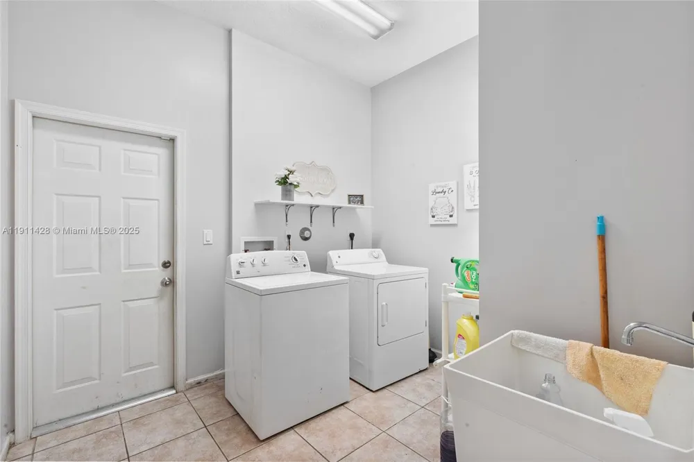 13875 SW 41st St Davie, FL 33330