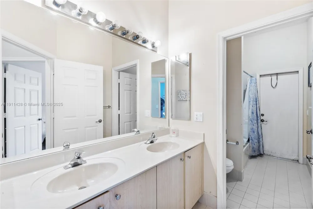 13875 SW 41st St Davie, FL 33330