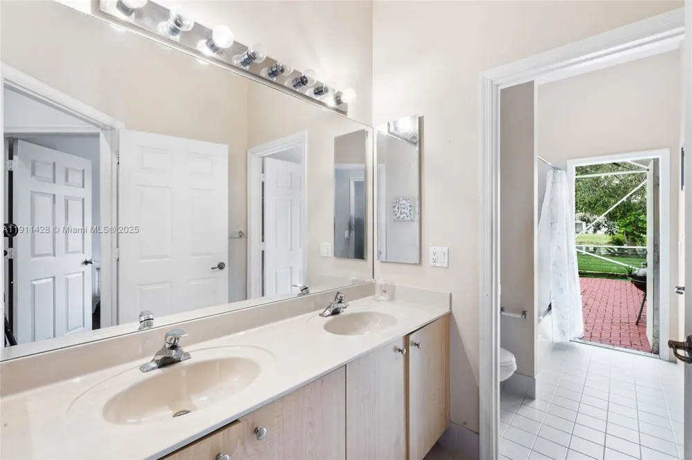 13875 SW 41st St Davie, FL 33330