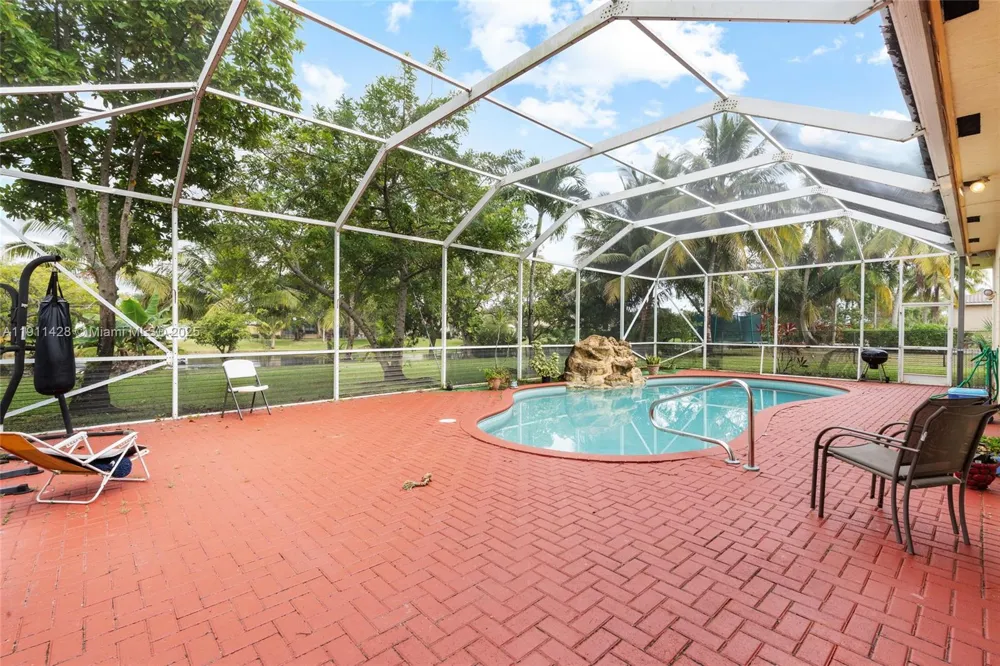 13875 SW 41st St Davie, FL 33330