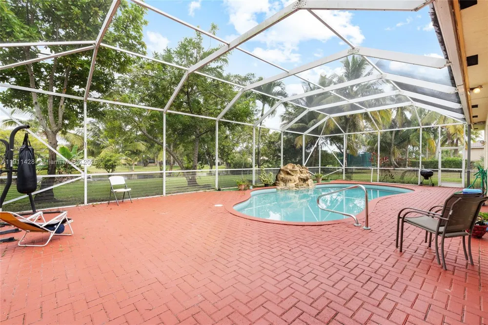 13875 SW 41st St Davie, FL 33330