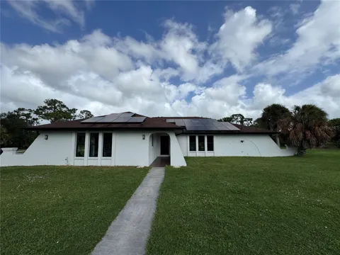 900 CRESTWOOD ROAD