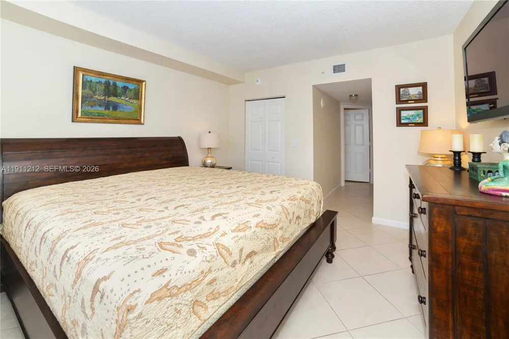 17150 Bay Rd #2207 Sunny Isles Beach, FL 33160