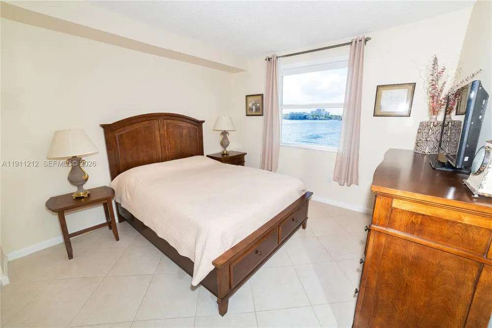 17150 Bay Rd #2207 Sunny Isles Beach, FL 33160