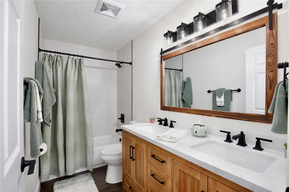 1255 FLINT TRAIL Geneva, FL 32732