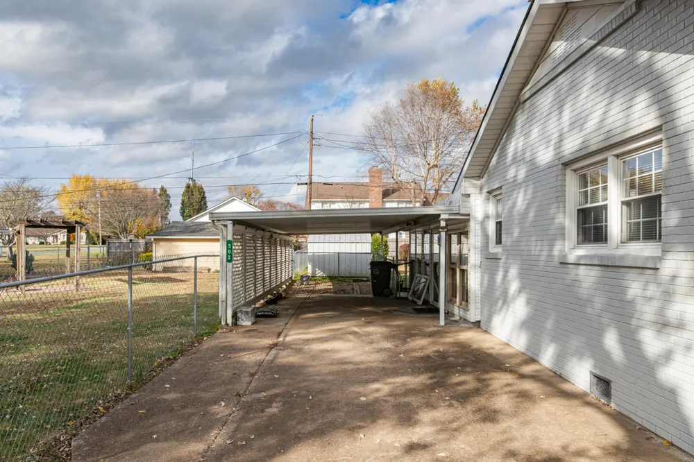 502 9th St Lawrenceburg, TN 38464