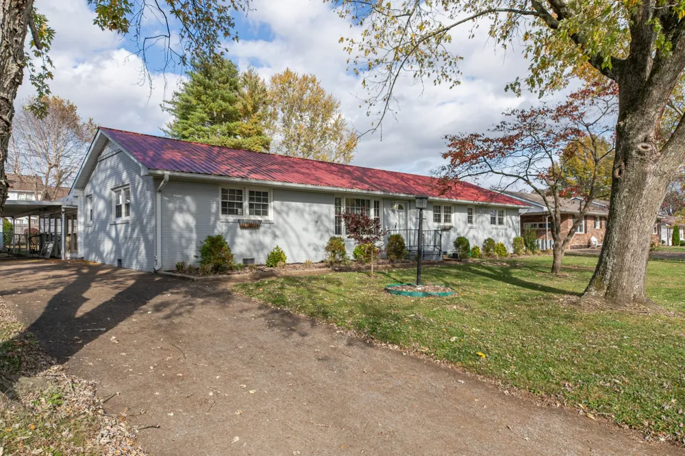 502 9th St Lawrenceburg, TN 38464