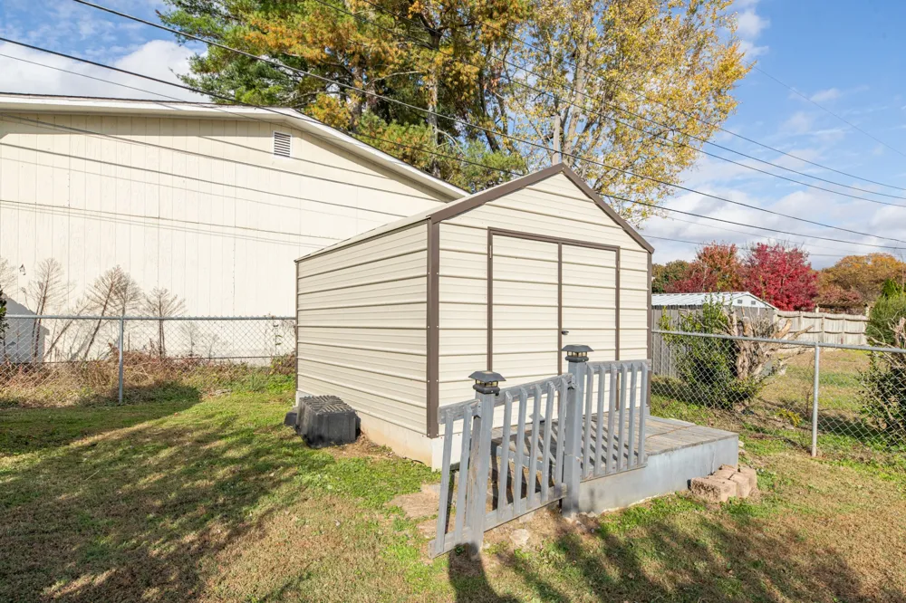 502 9th St Lawrenceburg, TN 38464