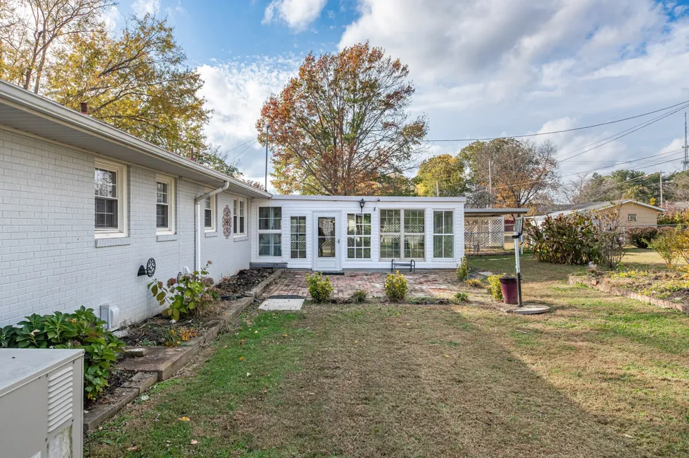 502 9th St Lawrenceburg, TN 38464
