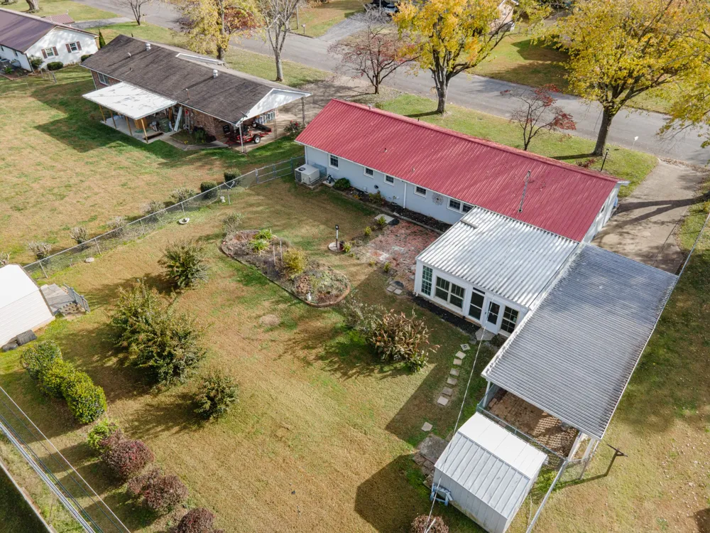 502 9th St Lawrenceburg, TN 38464