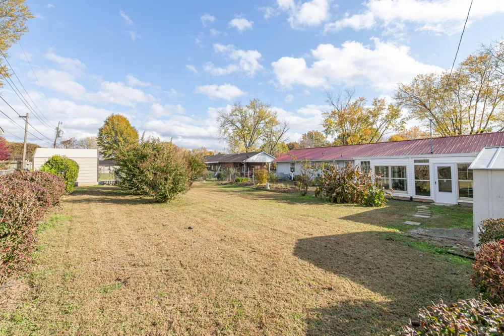 502 9th St Lawrenceburg, TN 38464