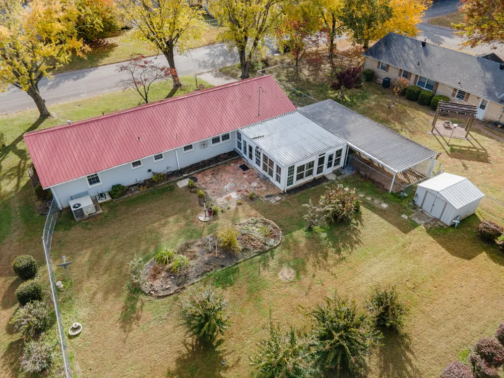 502 9th St Lawrenceburg, TN 38464