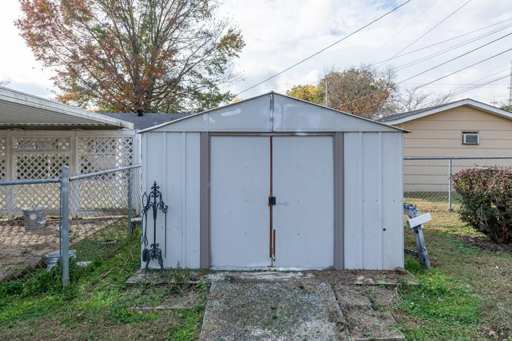 502 9th St Lawrenceburg, TN 38464