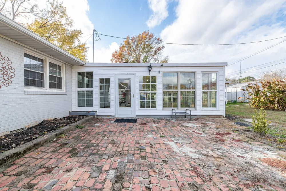 502 9th St Lawrenceburg, TN 38464