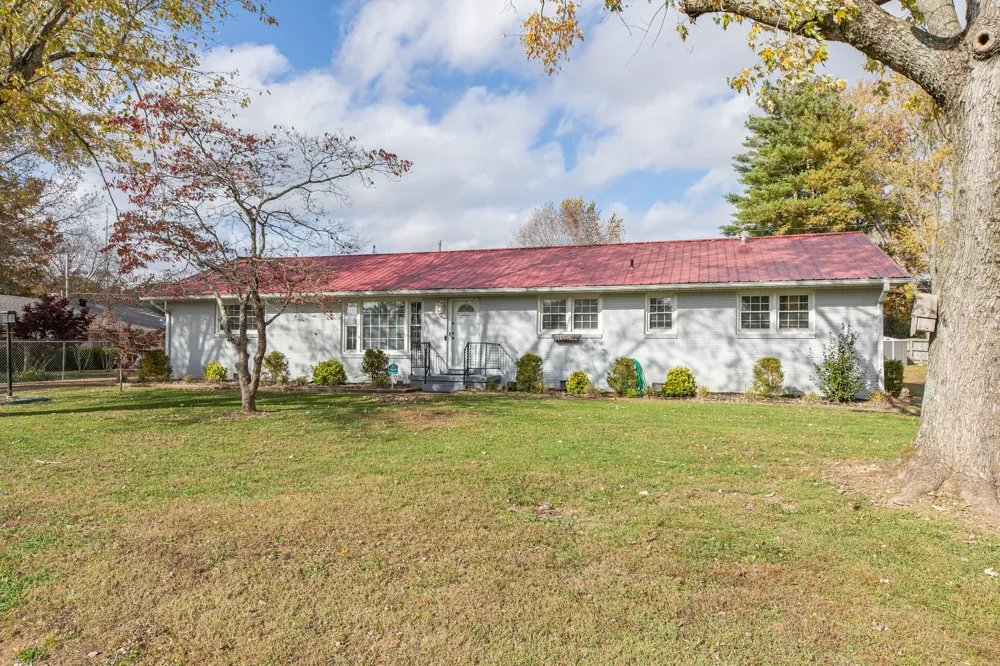 502 9th St Lawrenceburg, TN 38464