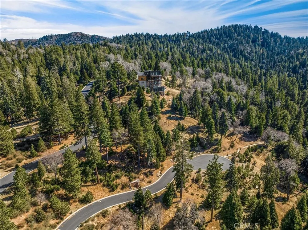109 MILL POND Lake Arrowhead, CA 92352