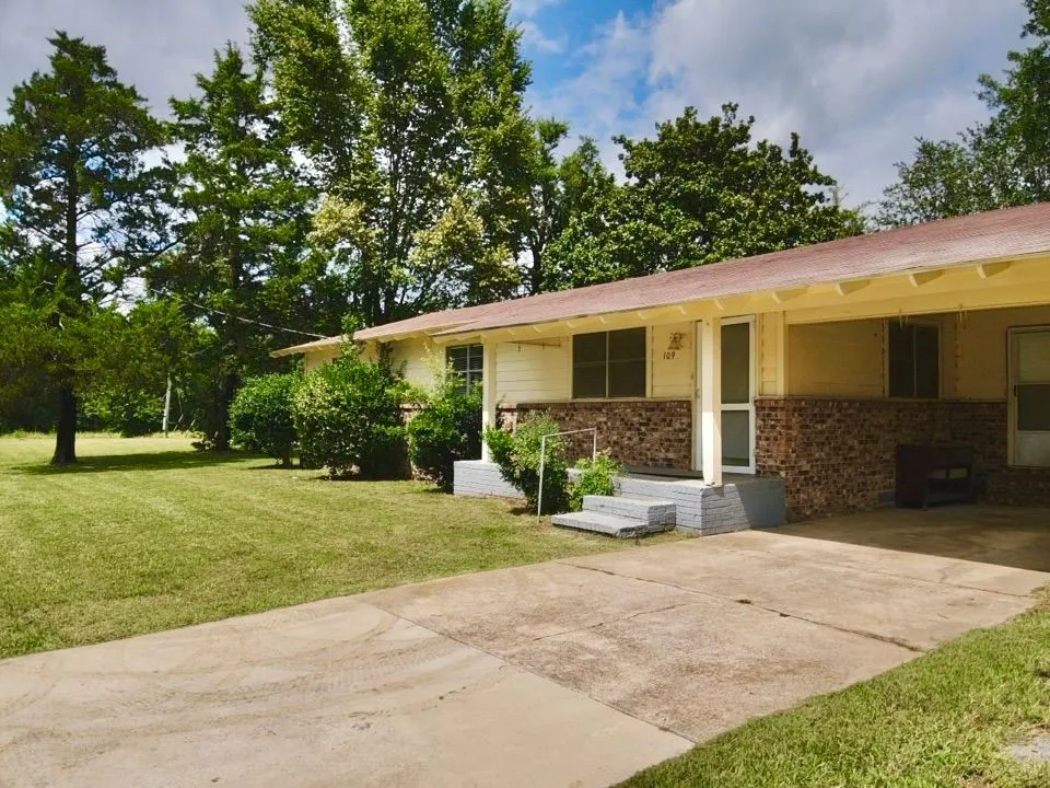 109 Olive Street Mount Vernon, TX 75457