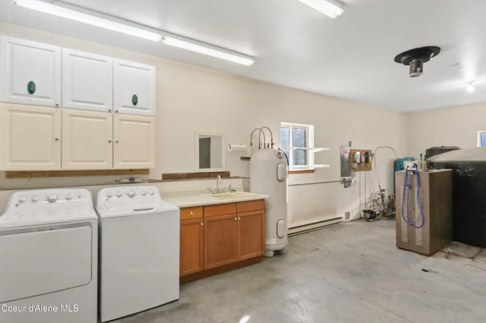 97 Three Sisters Dr. Athol, ID 83801