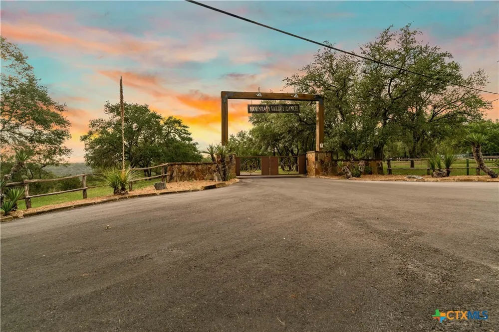 35 Pr 2533 Mico, TX 78056