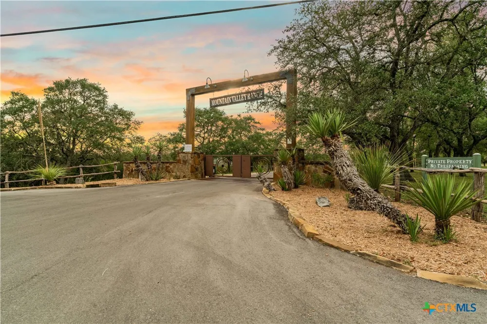 35 Pr 2533 Mico, TX 78056