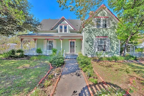 515 Hackberry Street