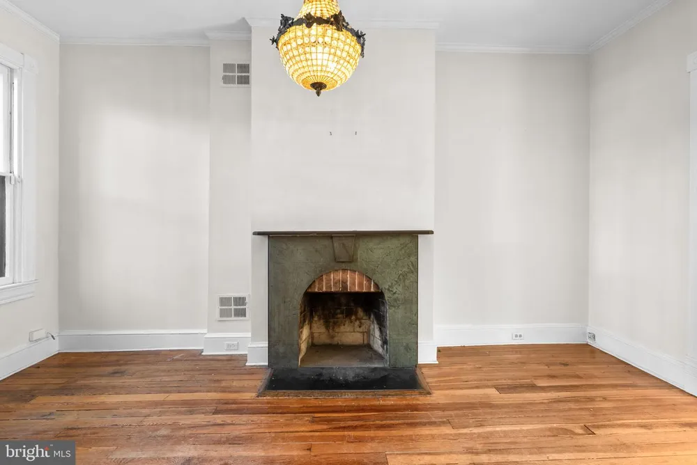 812 E STREET SE Washington, DC 20003