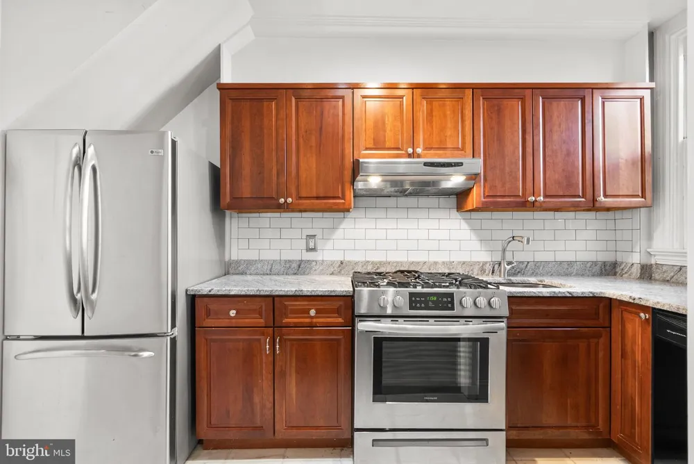 812 E STREET SE Washington, DC 20003